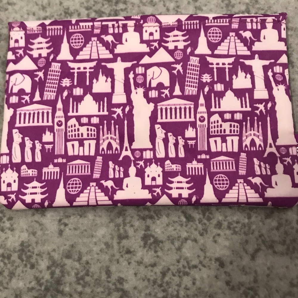 NWOT - Ipsy Cosmetic Bag